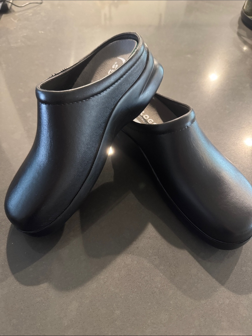 Klogs woman’s narrow fit clog size 9